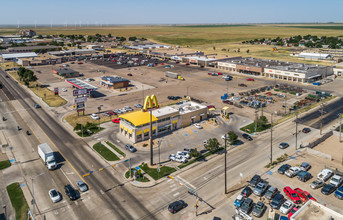 1400 S Dumas Ave, Dumas, TX for rent Building Photo- Image 1 of 18