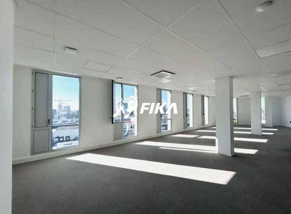 Location Bureaux 121 m² à 3 037 m² - Photo 1
