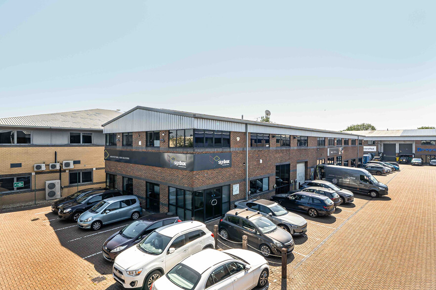 Crabtree Rd, Egham for sale - Building Photo - Image 1 of 4