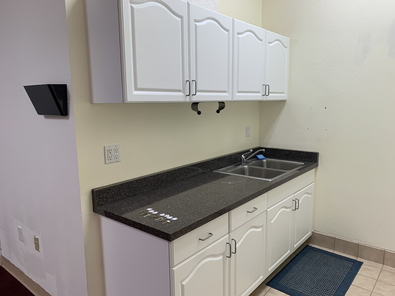 4851 Lone Tree Way, Antioch, CA to rent - Interior Photo - Image 3 of 29