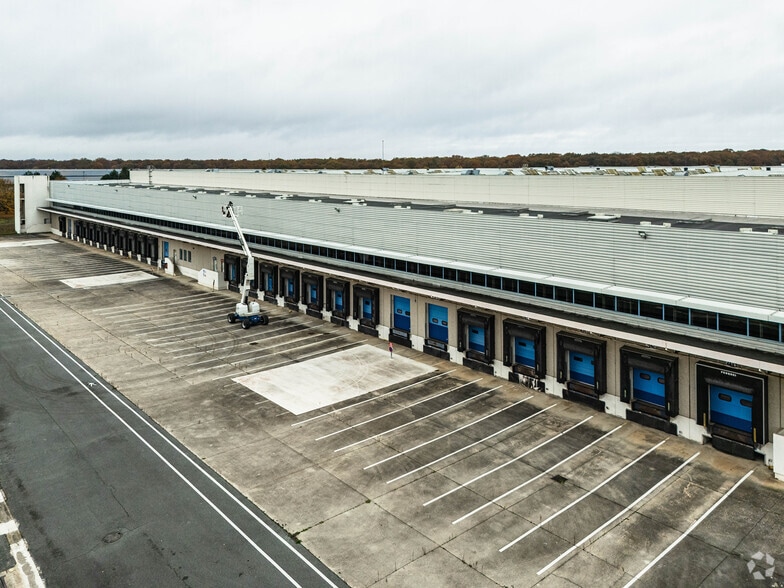 2 Boulevard Jean Monnet, Combs-la-Ville to rent - Building Photo - Image 3 of 3