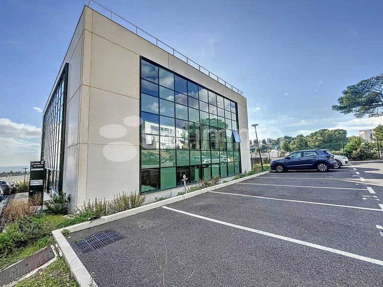 392 Avenue Des Genévriers, La Ciotat to rent - Building Photo - Image 1 of 4