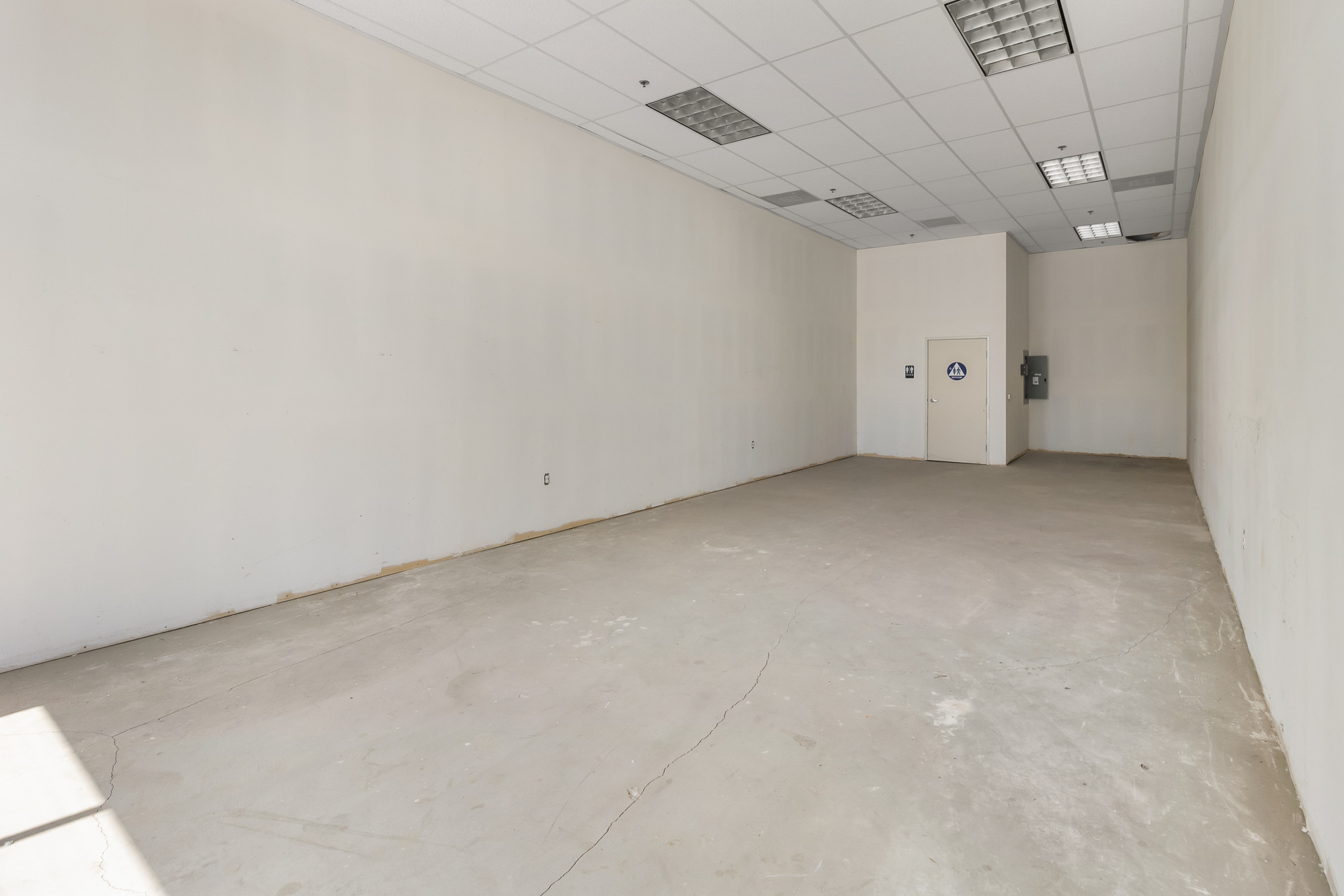 6201 Whittier Blvd, Los Angeles, CA for rent Interior Photo- Image 1 of 9