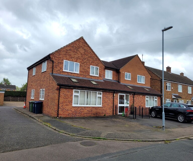 32 Queens Dr, Huntingdon for sale Building Photo- Image 1 of 1