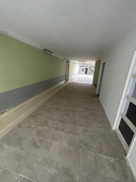 Industrial in Bordeaux for sale - Building Photo - Image 2 of 4