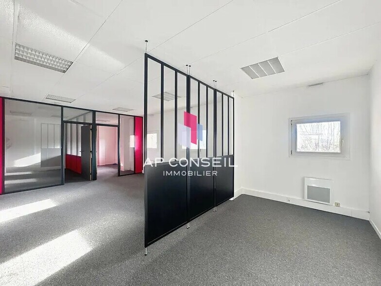 Office in Saint-Germain-en-Laye to rent - Building Photo - Image 1 of 3