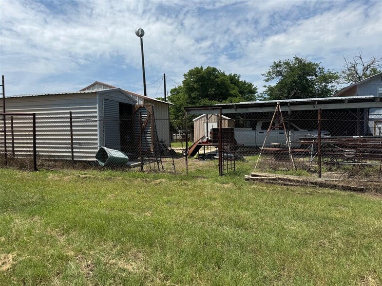 1620 Pecos St, Lockhart, TX for rent - Building Photo - Image 2 of 13