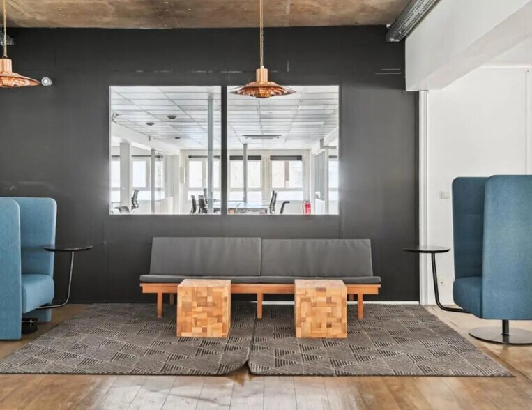 Office in Saint-Ouen-sur-Seine to rent - Building Photo - Image 1 of 11