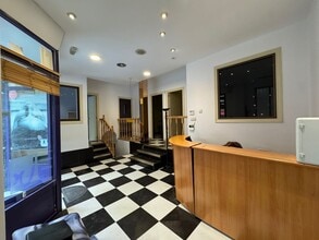 Retail in Madrid, Madrid to rent Interior Photo- Image 2 of 9