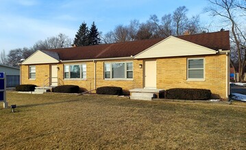 5093-5095 Brookfield Dr, East Lansing, MI for rent Building Photo- Image 1 of 2