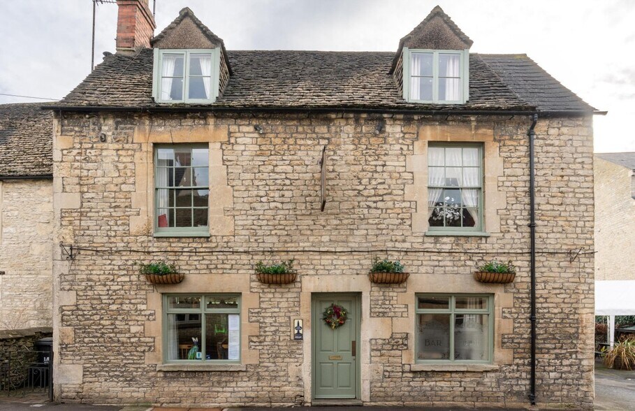 12 Lewis Ln, Cirencester for sale - Building Photo - Image 1 of 1