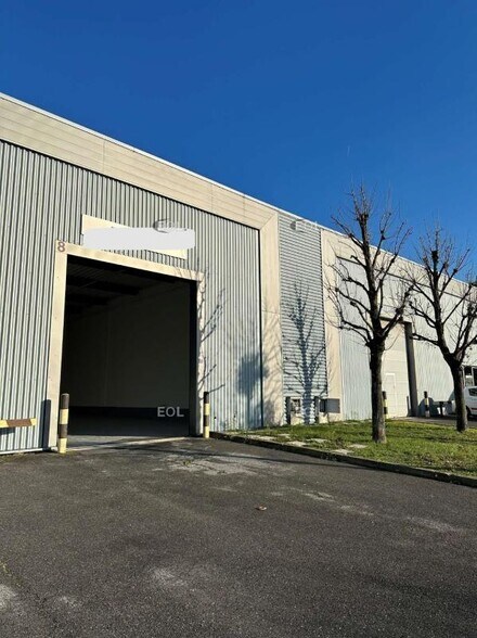 Light Industrial in Bonneuil Sur Marne to rent - Building Photo - Image 2 of 7