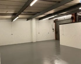 Waterloo Rd, Alcester to rent Interior Photo- Image 1 of 2