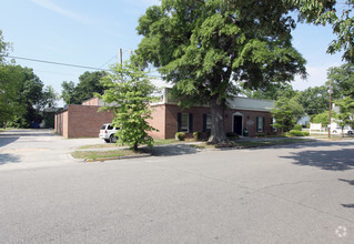 211 W Cronly St, Laurinburg, NC for sale Primary Photo- Image 1 of 11