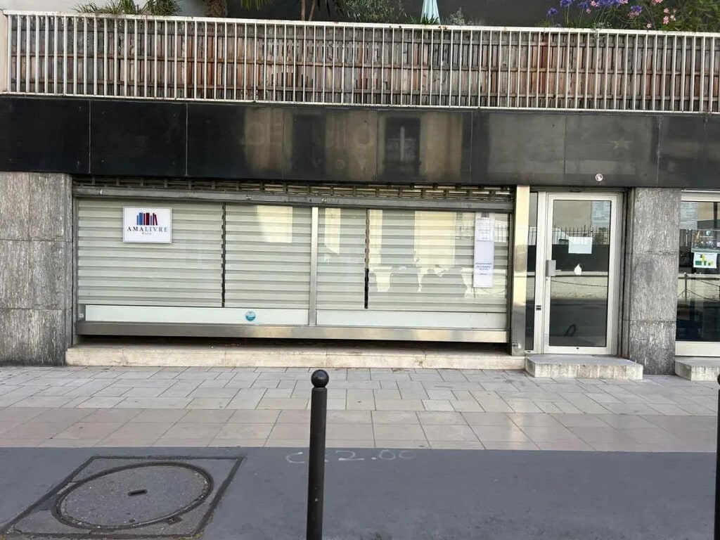 Location Commerce 105 m² - Photo 1