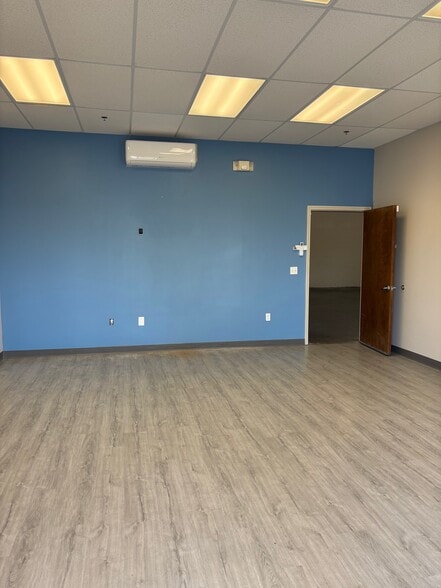 8229 Narcoossee Park Dr, Orlando, FL to rent - Building Photo - Image 2 of 7