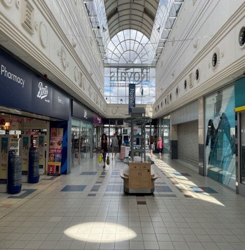 High St, Southend On Sea to rent - Interior Photo - Image 2 of 10