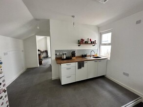 22 College St, Ammanford for rent Interior Photo- Image 2 of 5