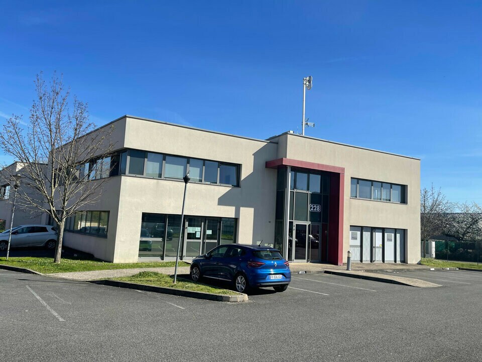 Office in Villefranche-sur-Saône for sale Building Photo- Image 1 of 5