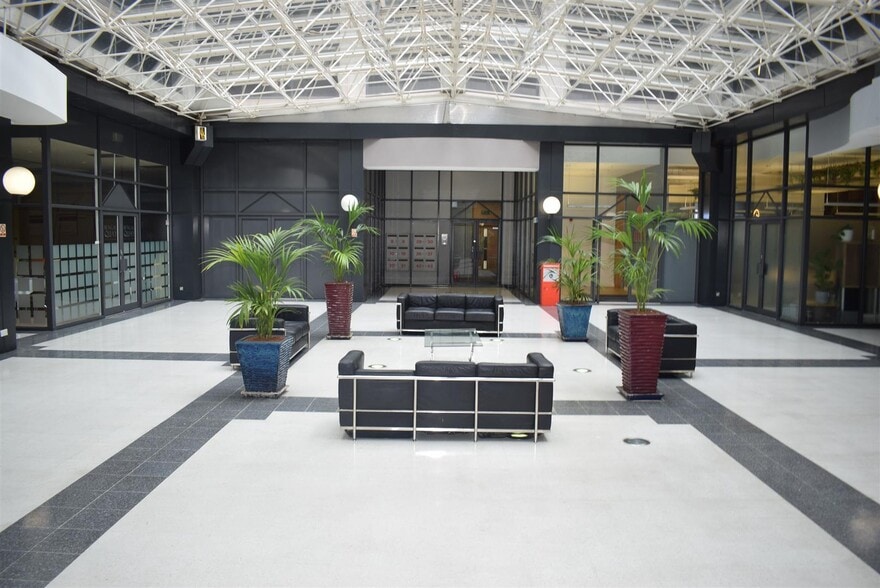 Admirals Way, London to rent - Building Photo - Image 2 of 9