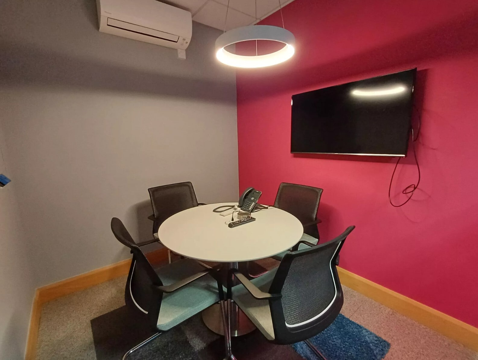 Balcombe Rd, Crawley to rent Interior Photo- Image 1 of 5