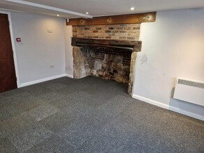 16 High St, Seal for rent Interior Photo- Image 2 of 2