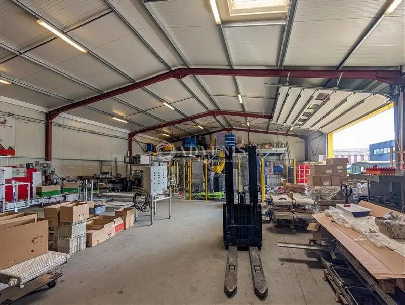 Vente Local d'activités 1 650 m² - Photo 1