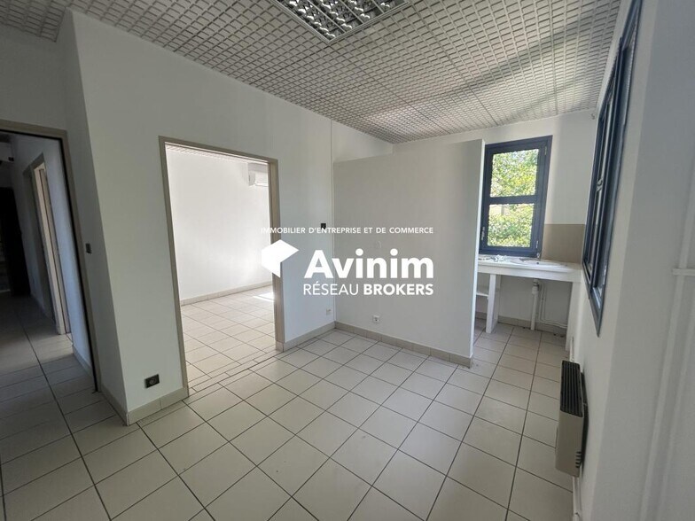 Light Industrial in Muret to rent - Interior Photo - Image 1 of 4