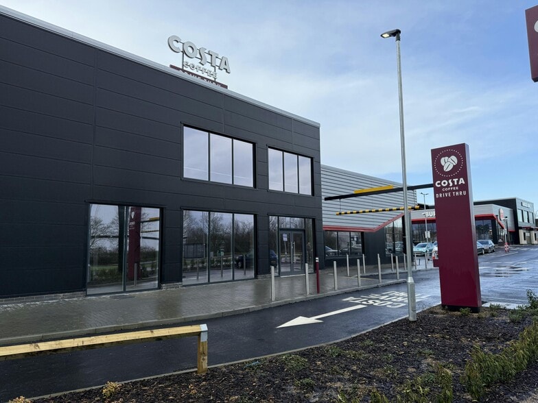 Stadium Way W, Milton Keynes to rent - Building Photo - Image 3 of 4