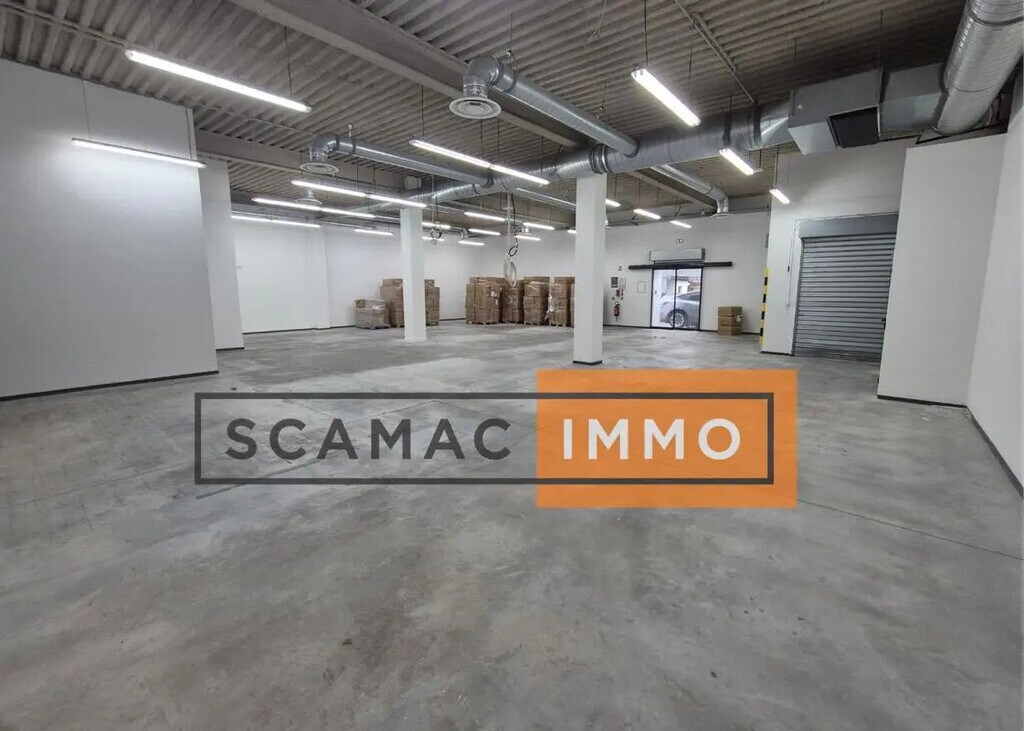 Location Entrepôt 310 m² - Photo 1