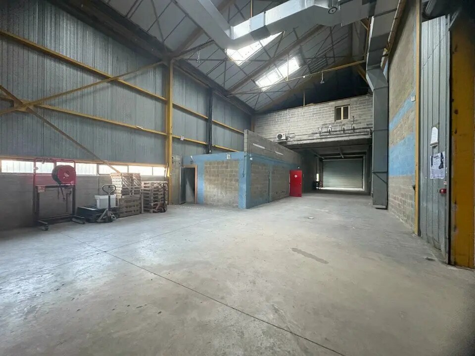 Light Industrial in Noisiel to rent Building Photo- Image 1 of 6