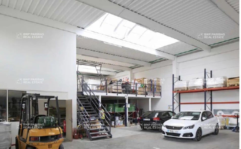 Light Industrial in Bagnolet to rent - Interior Photo - Image 3 of 4
