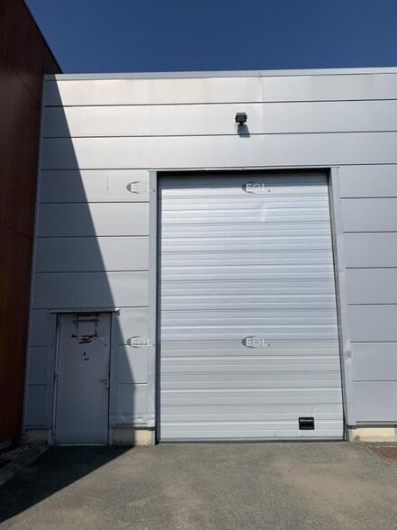 Light Industrial in Cormeilles-en-Parisis to rent - Building Photo - Image 2 of 9