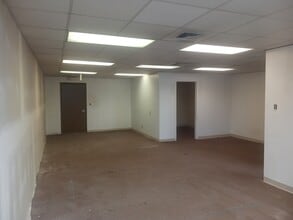 35 E Elizabeth Ave, Bethlehem, PA to rent Interior Photo- Image 2 of 4