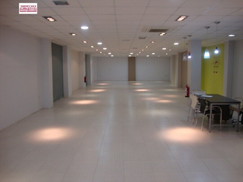 Retail in Almussafes, Valencia to rent - Building Photo - Image 3 of 5