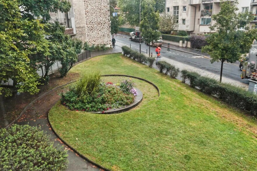 Office in Les Lilas for sale - Building Photo - Image 3 of 11