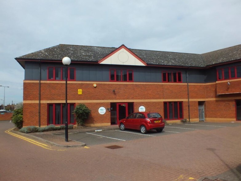 Coopers Ct, Newport Pagnell for sale - Primary Photo - Image 1 of 1