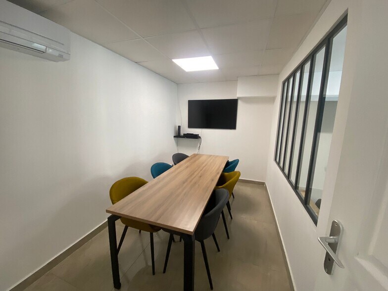 Build-to-Rent in Marseille for sale - Interior Photo - Image 3 of 6