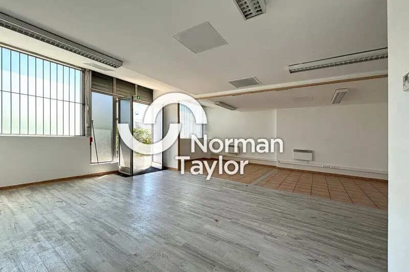 Office in Mauguio to rent Interior Photo- Image 1 of 8