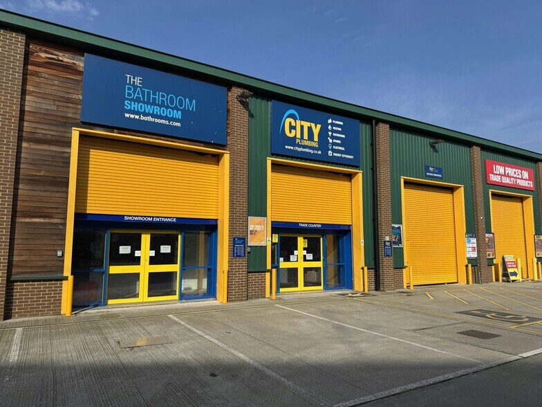 Church St, Rickmansworth to rent - Building Photo - Image 2 of 2