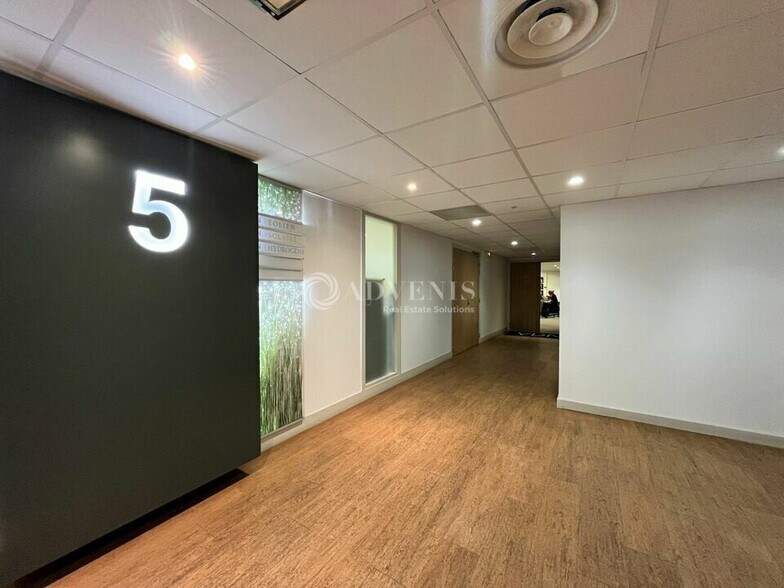 4 Avenue Laurent Cély, Asnières-sur-Seine to rent - Interior Photo - Image 2 of 8