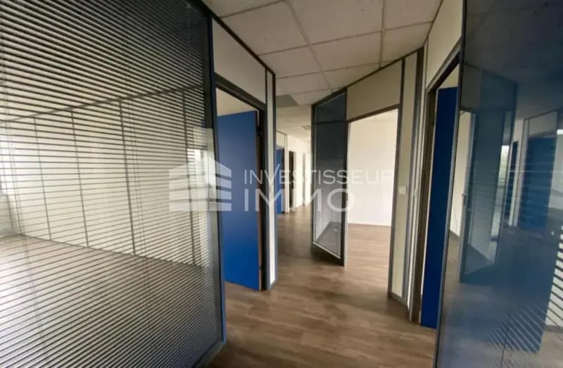 Office in Mitry-Mory to rent - Interior Photo - Image 2 of 4