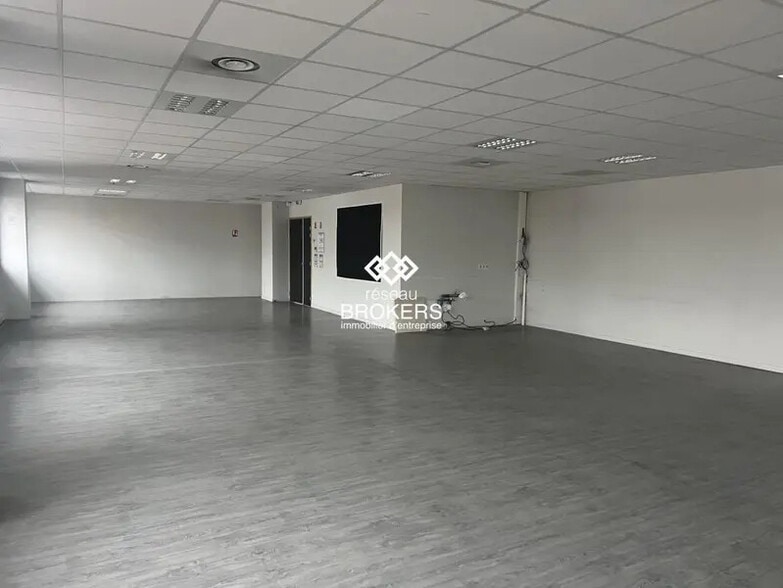 Office in Saint-Priest to rent - Interior Photo - Image 3 of 4