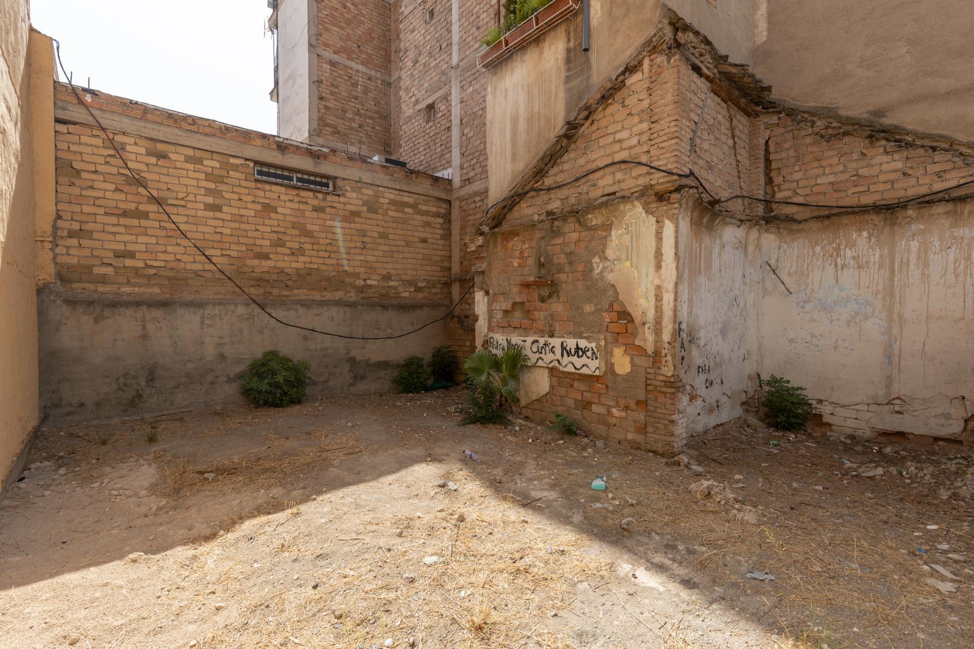 Calle Bolivia, 17, Granada, Granada for sale Primary Photo- Image 1 of 18