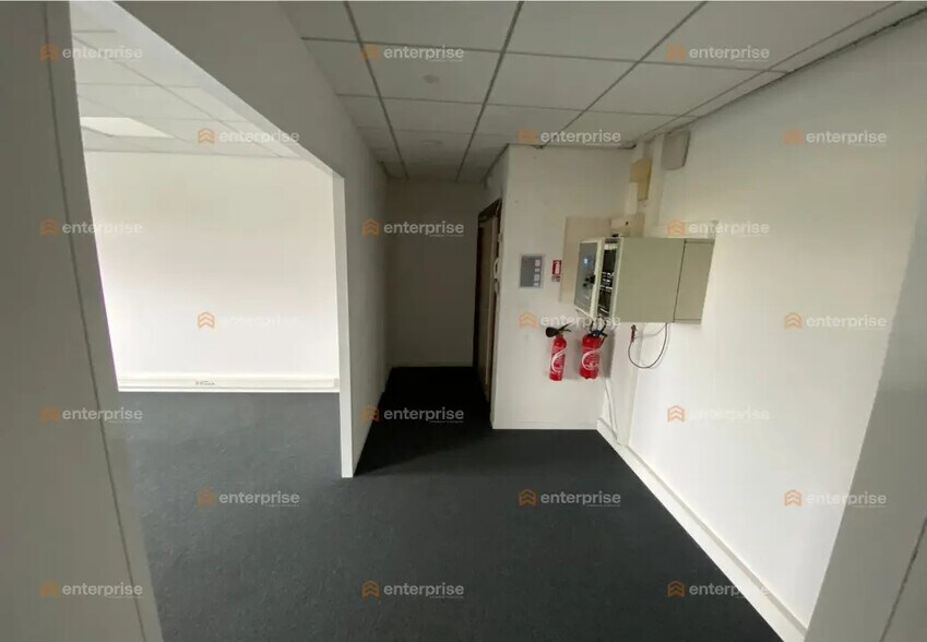 Office in Loos to rent - Interior Photo - Image 3 of 10