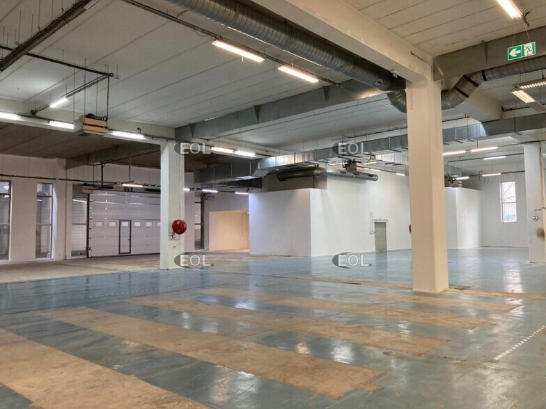 Industrial in Ivry-sur-Seine to rent - Building Photo - Image 3 of 8