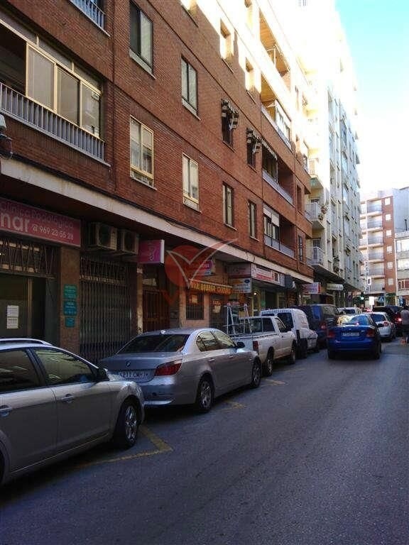 Retail in Cuenca, Cuenca to rent Primary Photo- Image 1 of 3