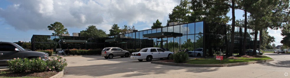 10555 Lake Forest Blvd, New Orleans, LA for sale - Primary Photo - Image 1 of 1