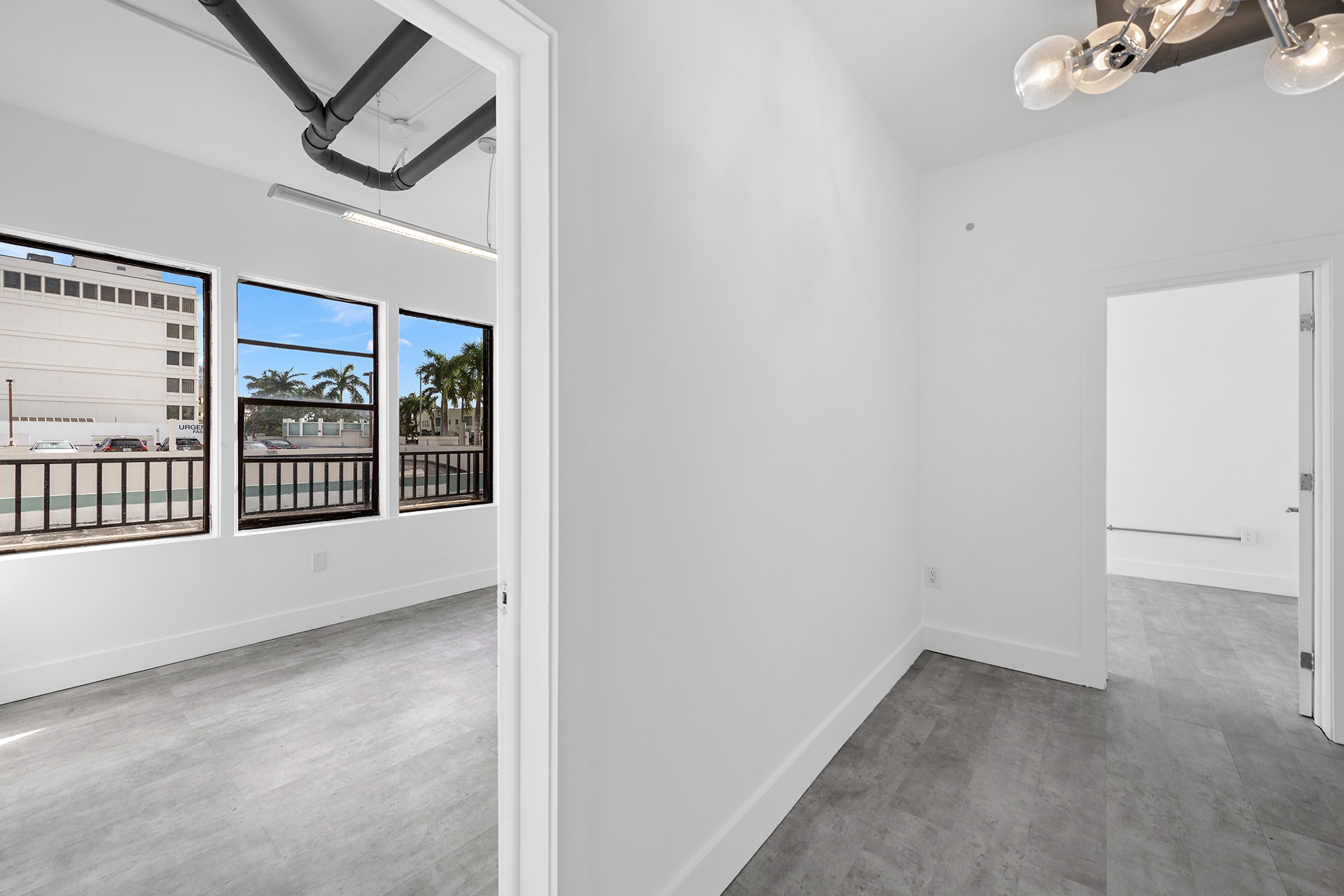 925 Arthur Godfrey Rd, Miami Beach, FL for rent Interior Photo- Image 1 of 8