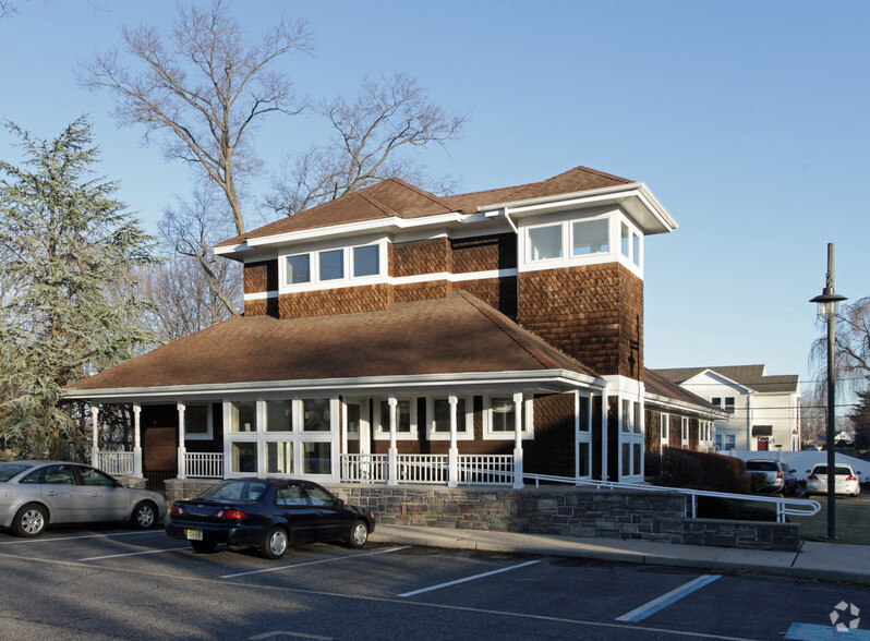 1019 Broadway, West Long Branch, NJ for sale - Primary Photo - Image 1 of 1